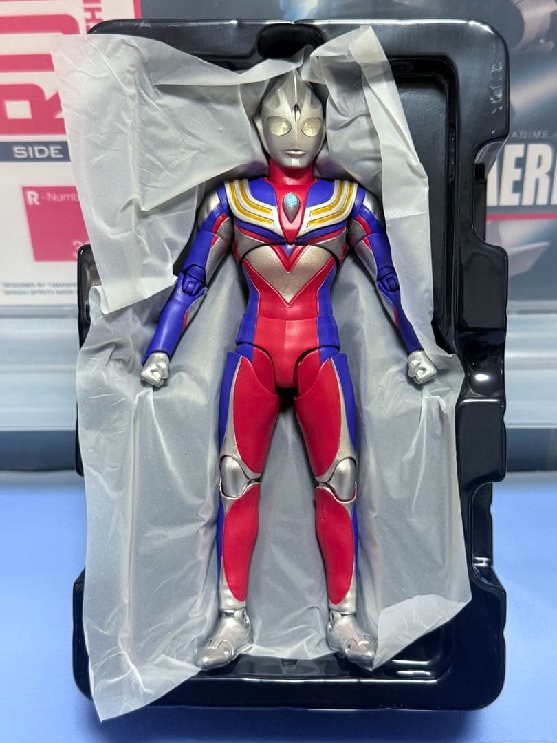 真骨彫　ウルトラマンティガ