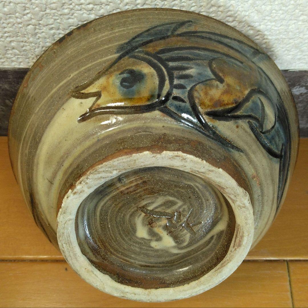 人間国宝 金城次郎 壷屋焼マカイ(刷毛目笑魚紋茶碗）栞 共箱 美品 壺屋焼 上作