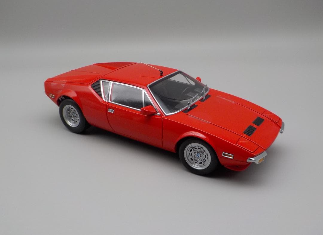 De Tomaso Pnantera L red 1/18 ミニカー