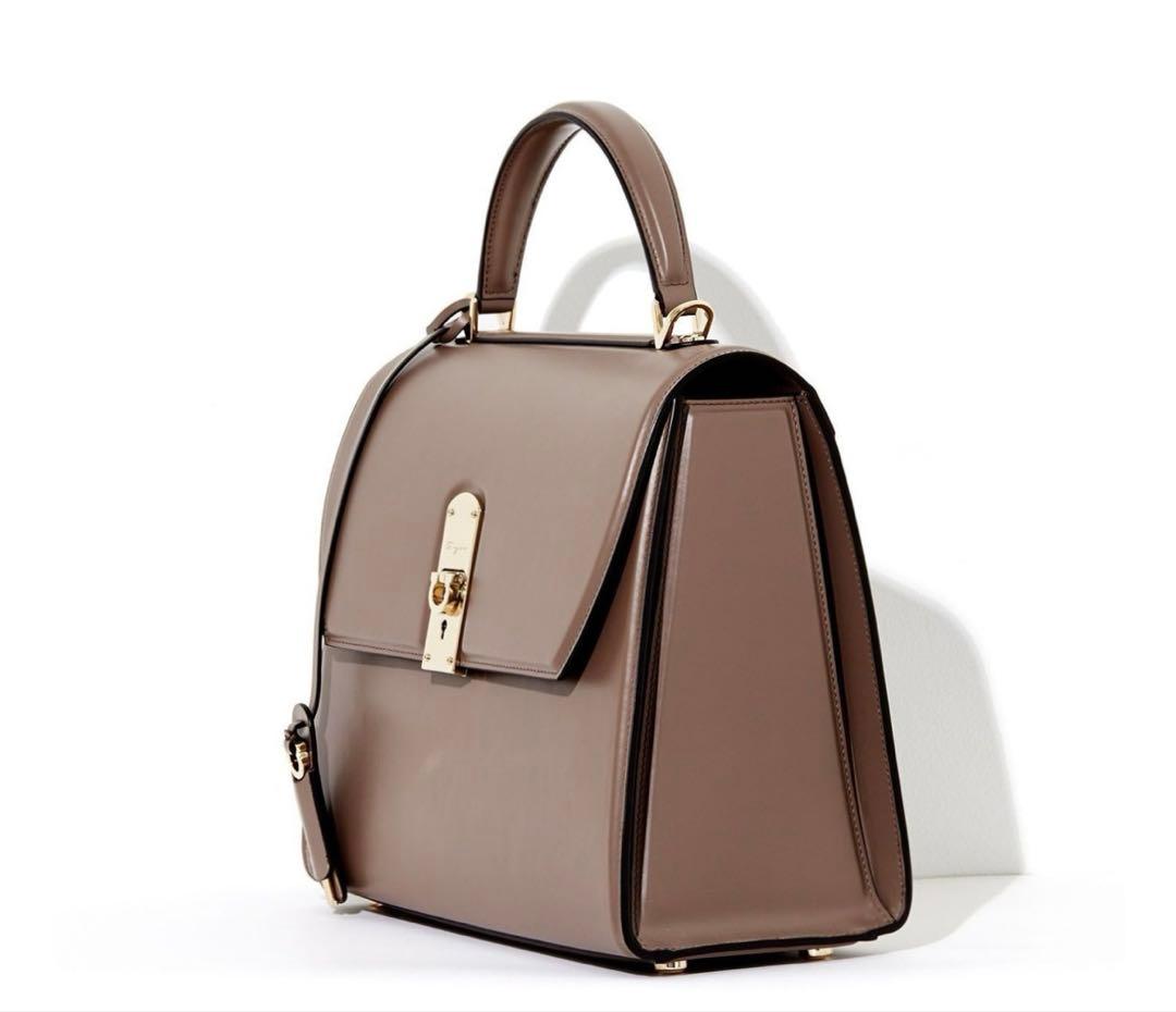 チャンミカ様【希少美品】Ferragamo Boxyz ラージ フェラガモ