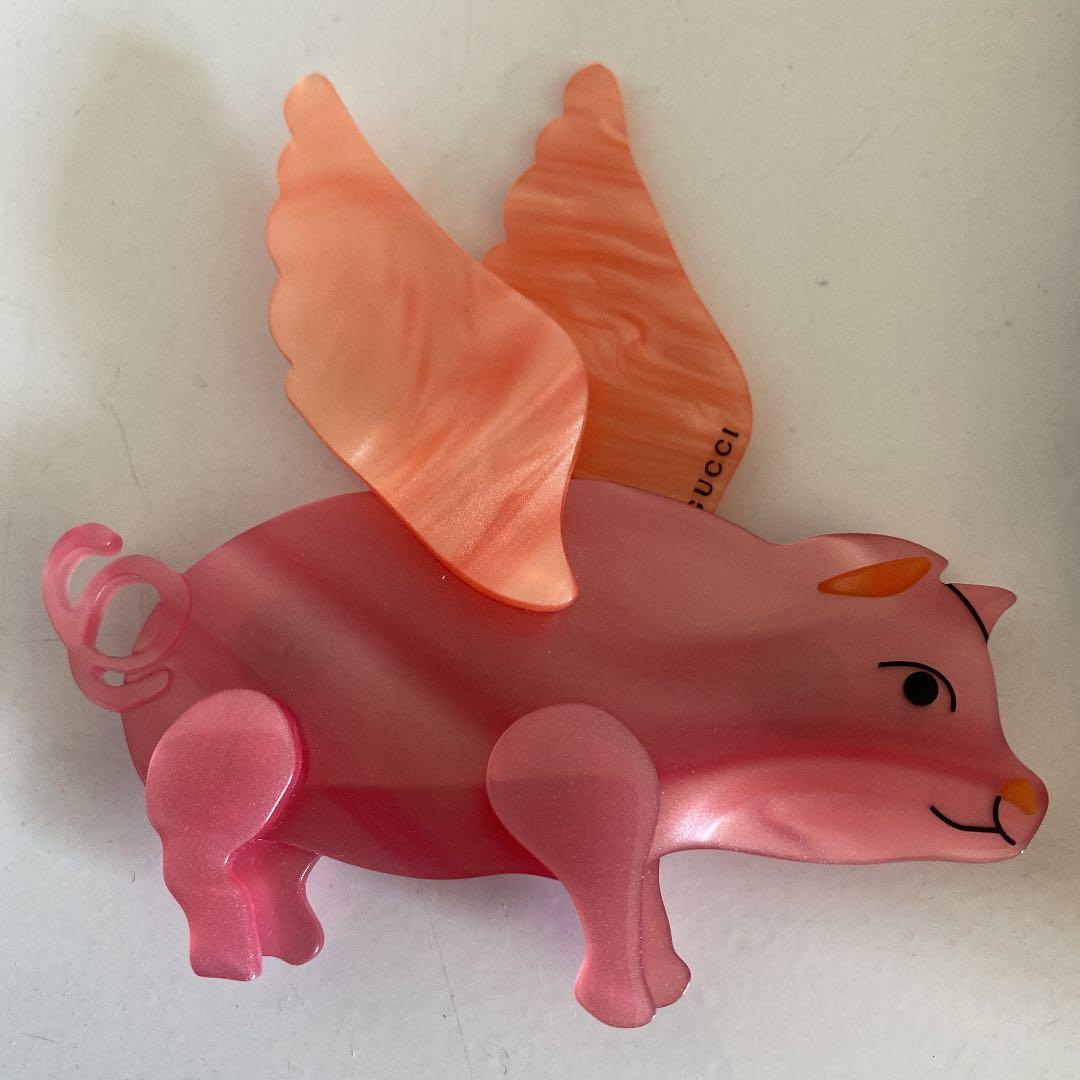 グッチフライングピッグブローチ