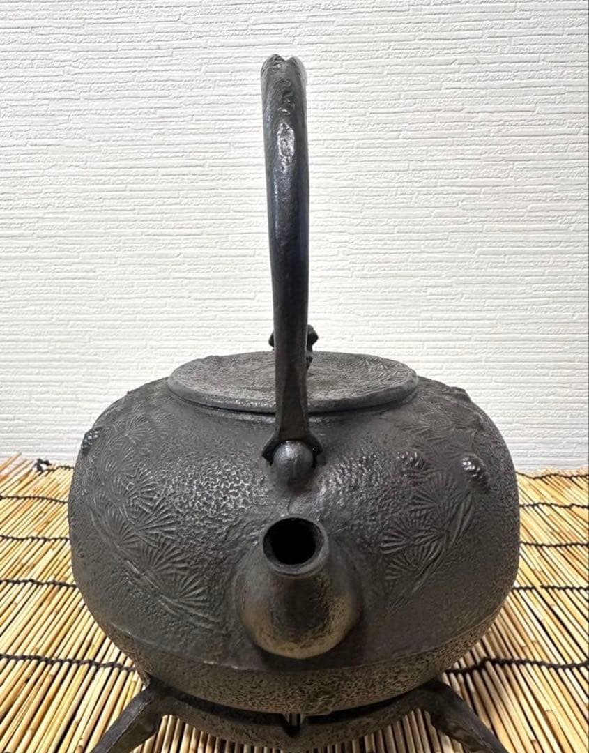未使用品、供箱、栞付 南部秀山堂 佐藤 勝弘作 15型松文様 鉄瓶 南部