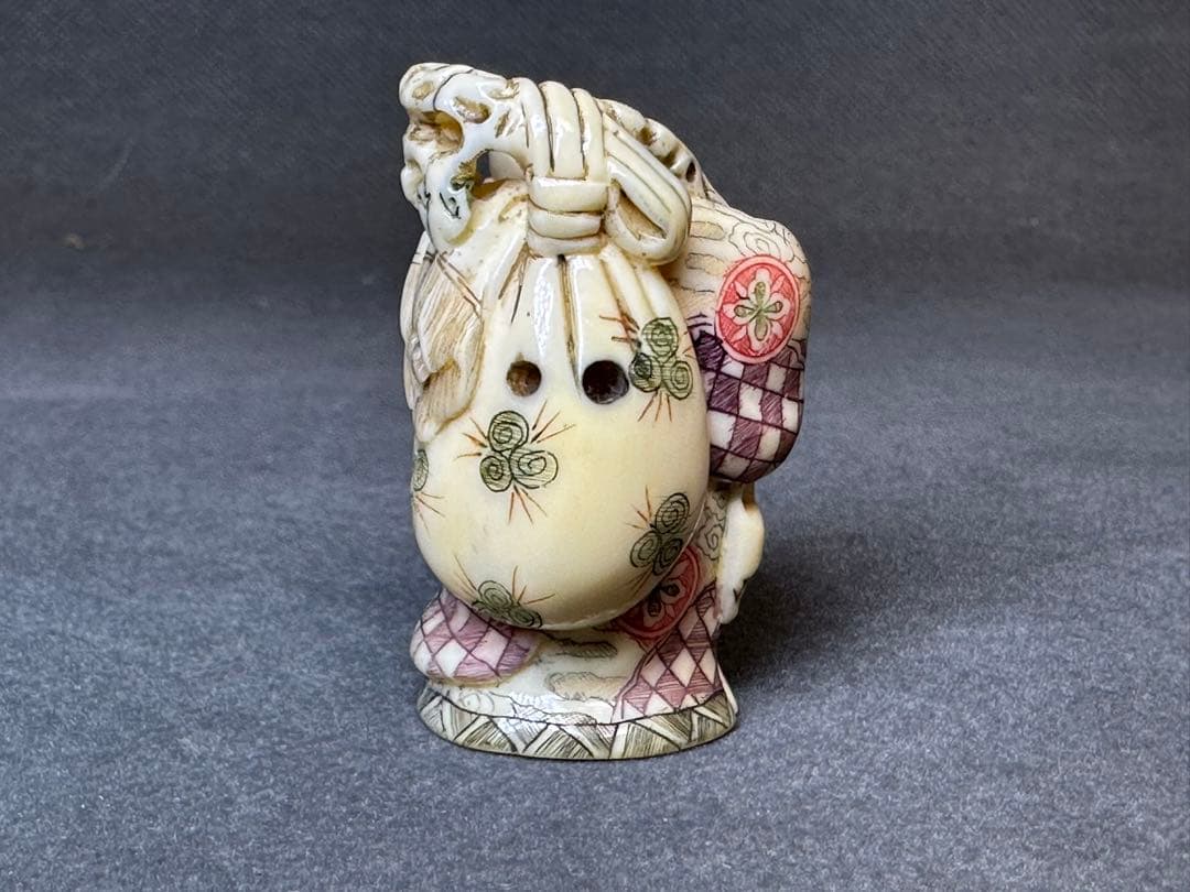 極上 根付 天然素材 アンティーク 和彫 置物 骨董 飾り物 古美術品 置物