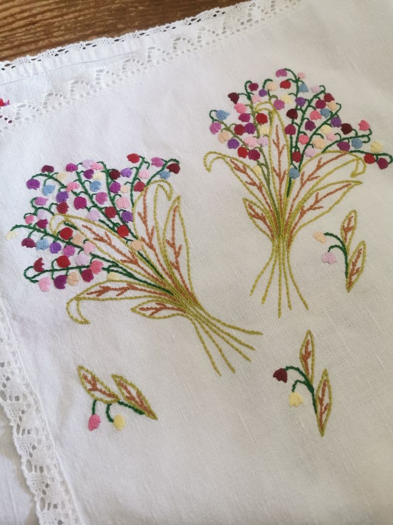 アンティーク イングリッシュガーデン花刺繍 噴水コテージ レース装飾