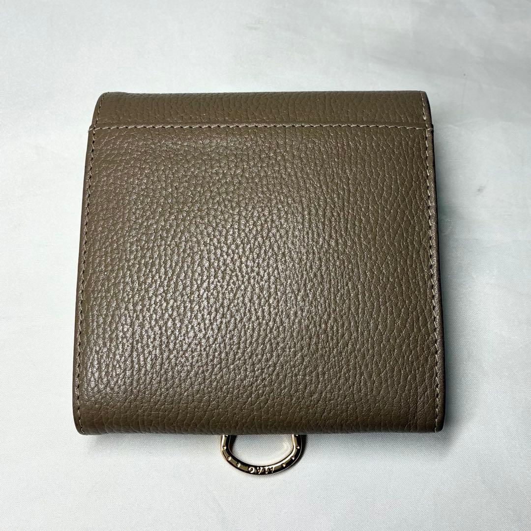 美品】 アタオ ロトロ 二つ折り財布 コンパクトウォレット 馬車 シボ革