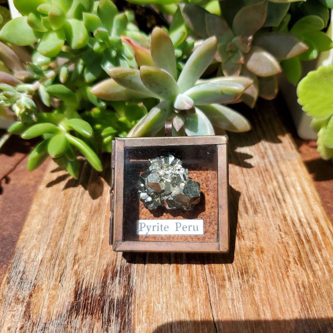 パイライト標本2ペルー産標本箱ペンダント