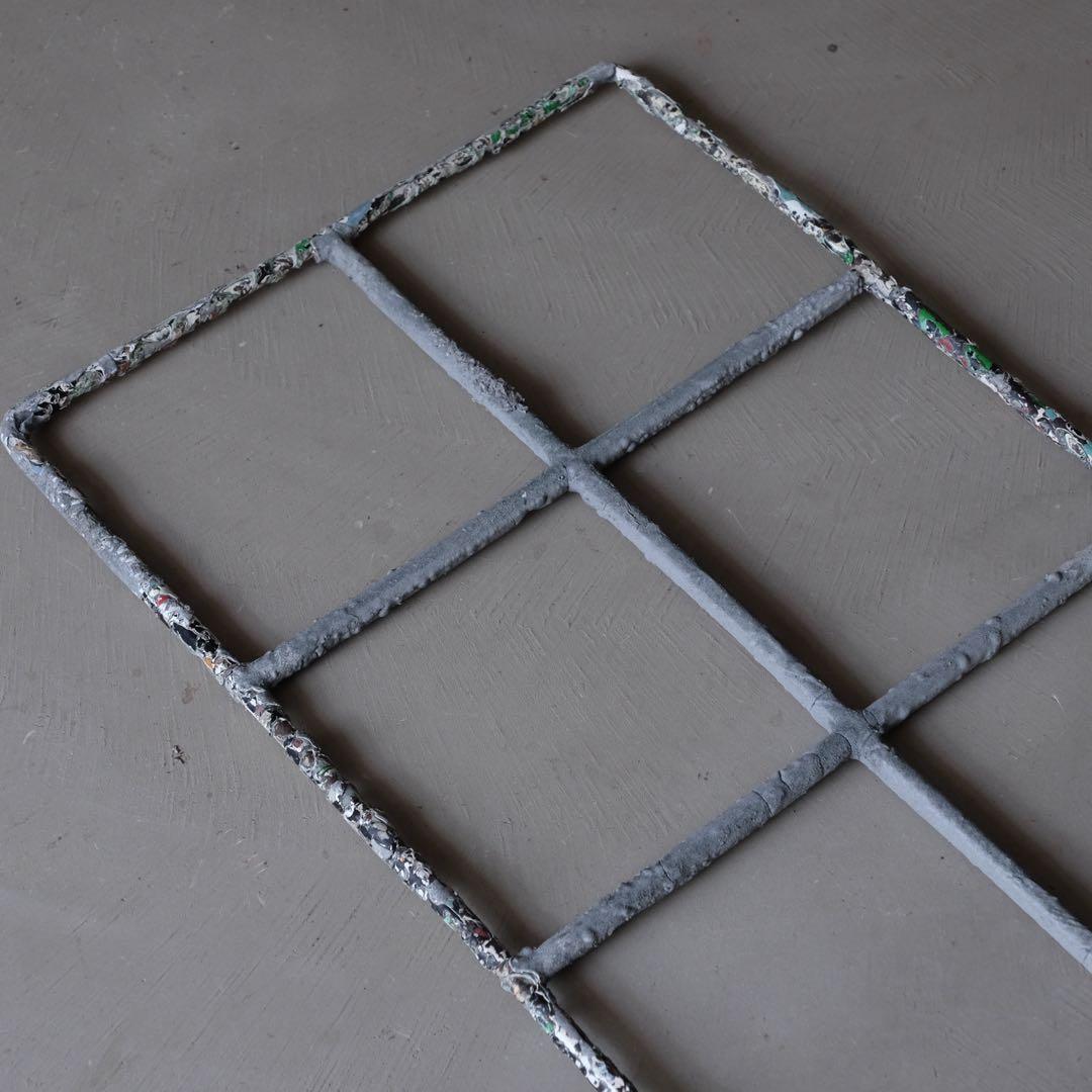 ペンキのついた鉄格子　壁掛け オブジェ アート 美術 芸術 ヴィンテージ 古道具