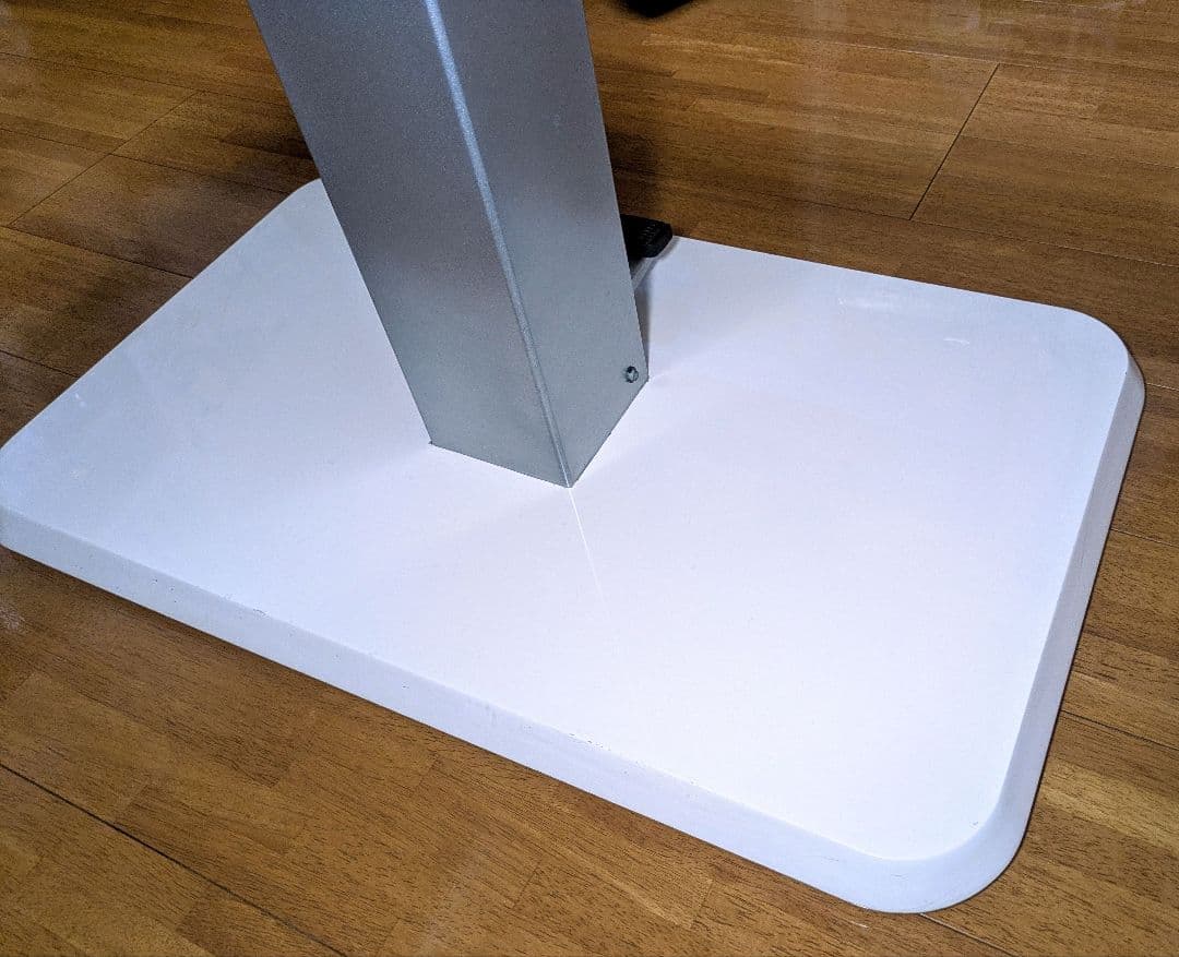 ニトリ！高さ調整可能なホワイトダイニングテーブル鏡面