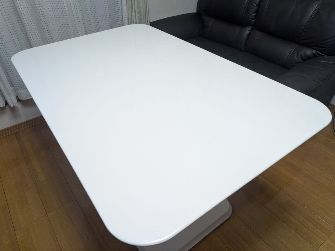 ニトリ！高さ調整可能なホワイトダイニングテーブル鏡面