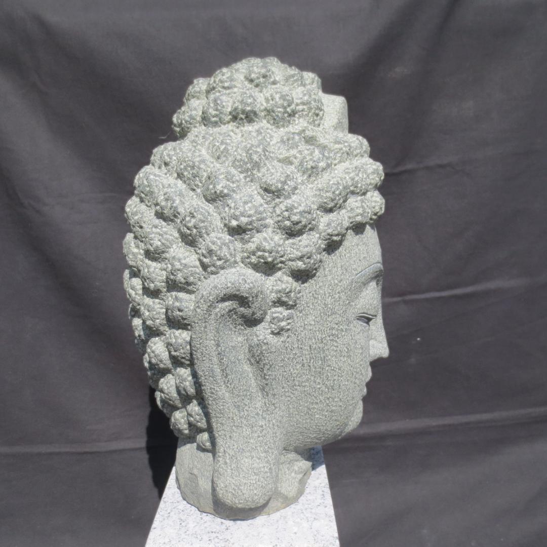 仏頭 仏像 石 みかげ石 置物 仏教 御影石 高さ約30cm、台座付き 【B】