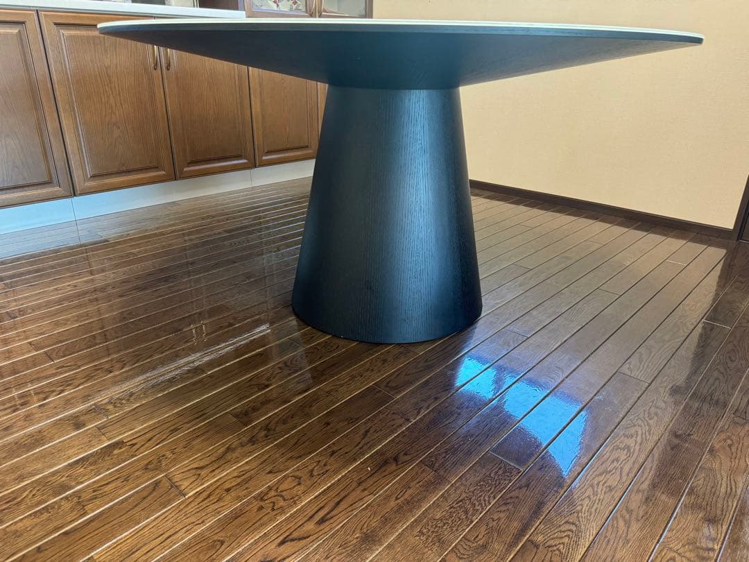 アルモニアPIANE 1350 ガラス天板 ラウンドダイニングテーブル