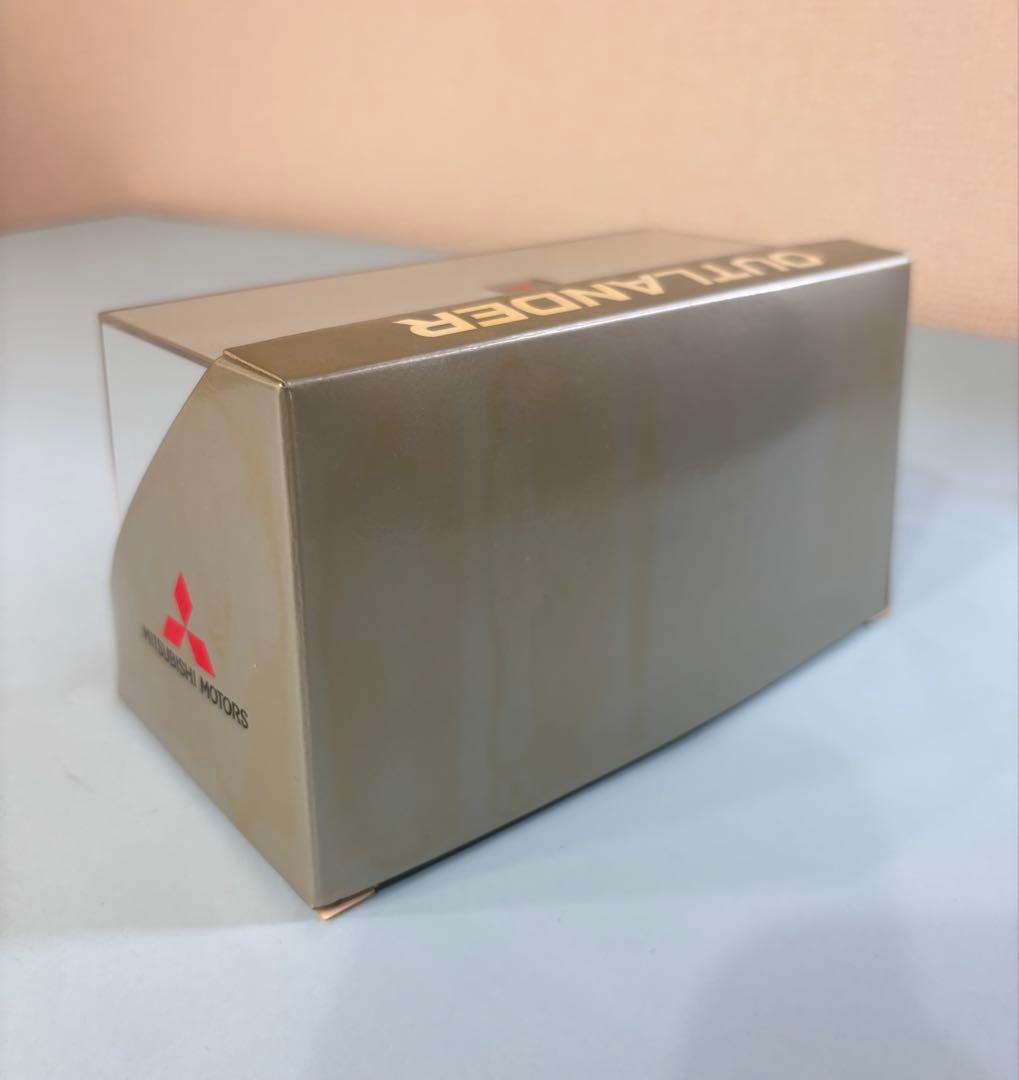 ミニカー　三菱　車種：OUTLANDER　グレー①　＃⑬