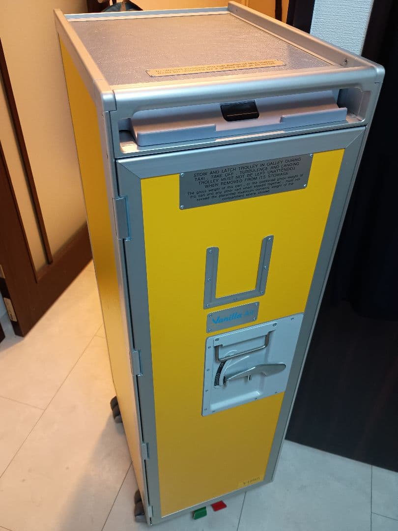 新古品★元バニラエア　カート　※ドロワー4つ・機内食用トレイ1個付き ピーチ、バニラエアの機内搭載「幻のイエローカート」を販売。希少価値