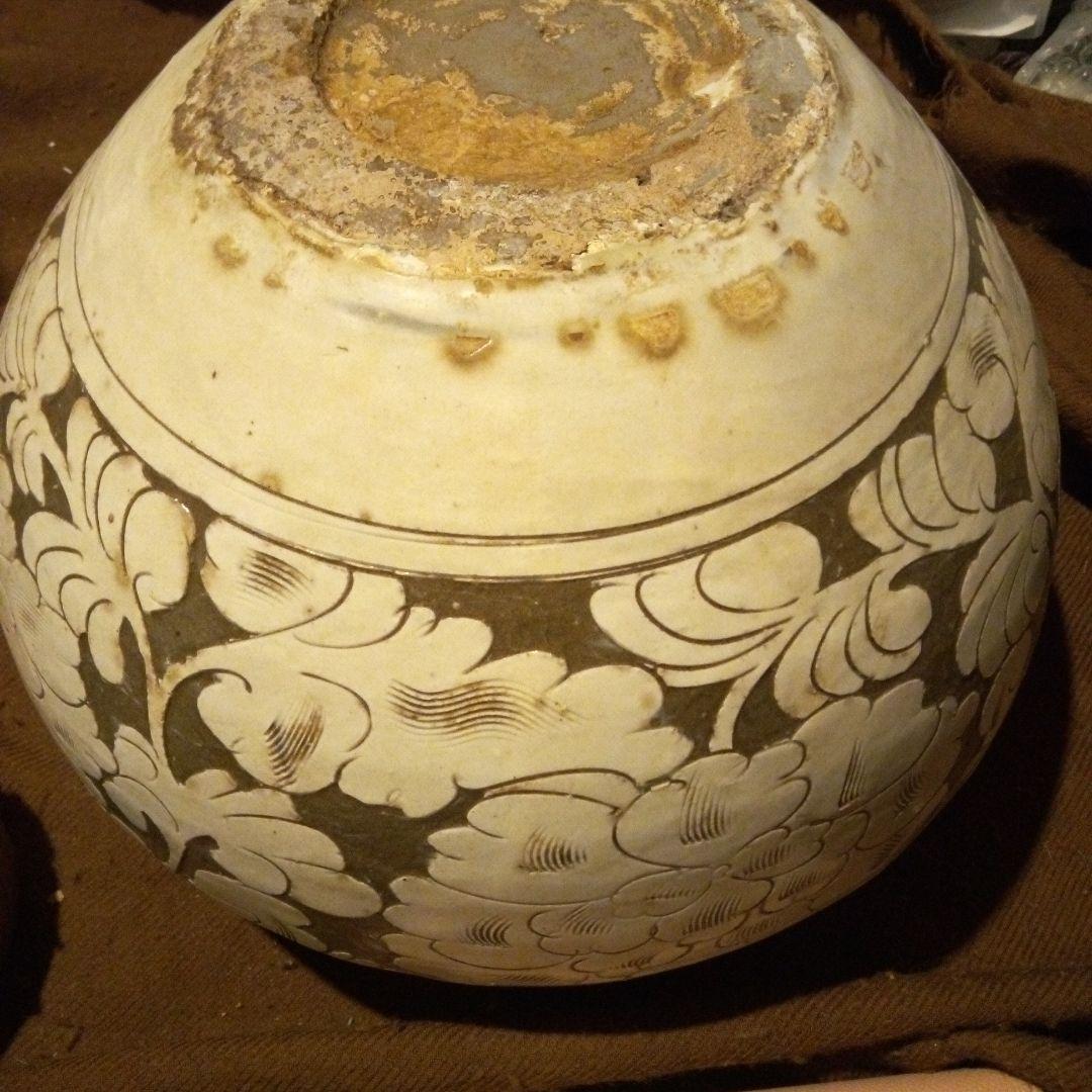 中国陶磁器　磁州窯　浮き彫り壺