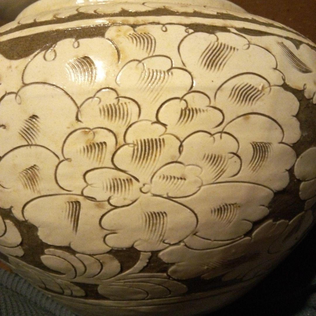 中国陶磁器　磁州窯　浮き彫り壺