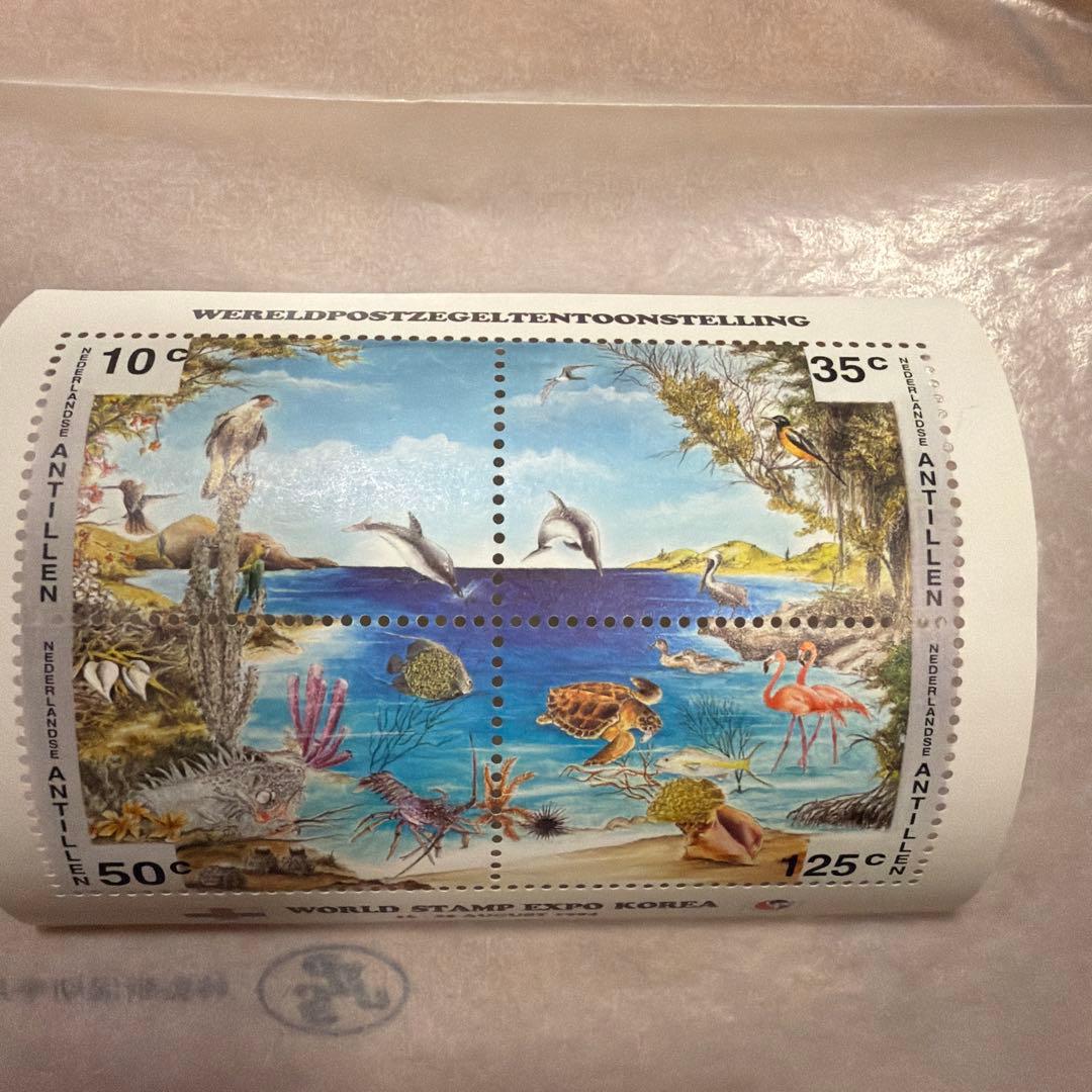 ケイマン諸島が1994年に発行したサンゴ礁の魚の小型シートの切手です