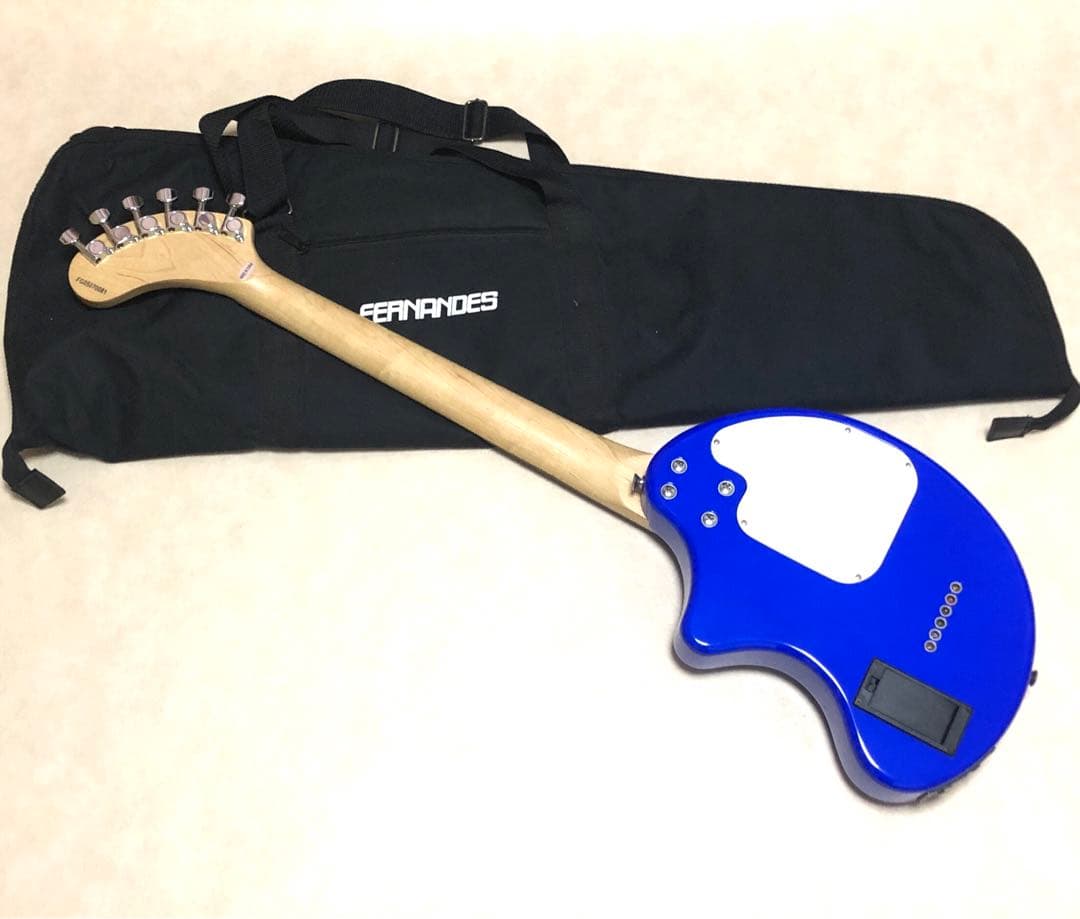 セール8/17まで【美品！】ZO-3 ブルー アンプ内蔵ミニギター ケース付