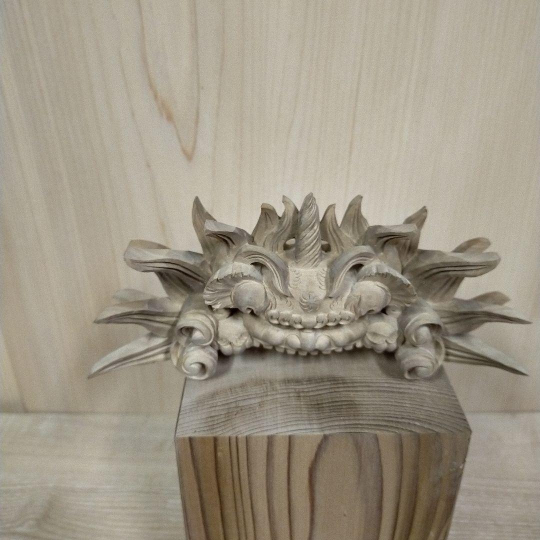 獅噛み白檀彫刻