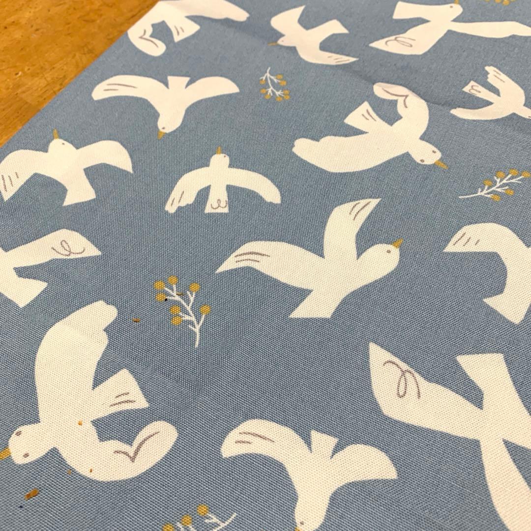 鳥の柄 プリント ブルー オックス生地 108cm×35cm - メルカリ