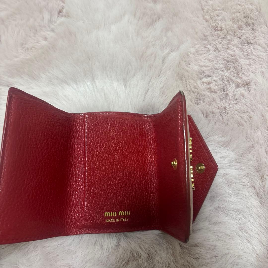 にもmiu miu 財布　マドラスラブレターピンク 三つ折り財布