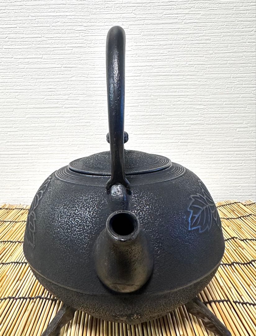 新品、供箱付 南部及春南部宝星堂造 22型 平丸菊 鉄瓶 南部鉄瓶 南部