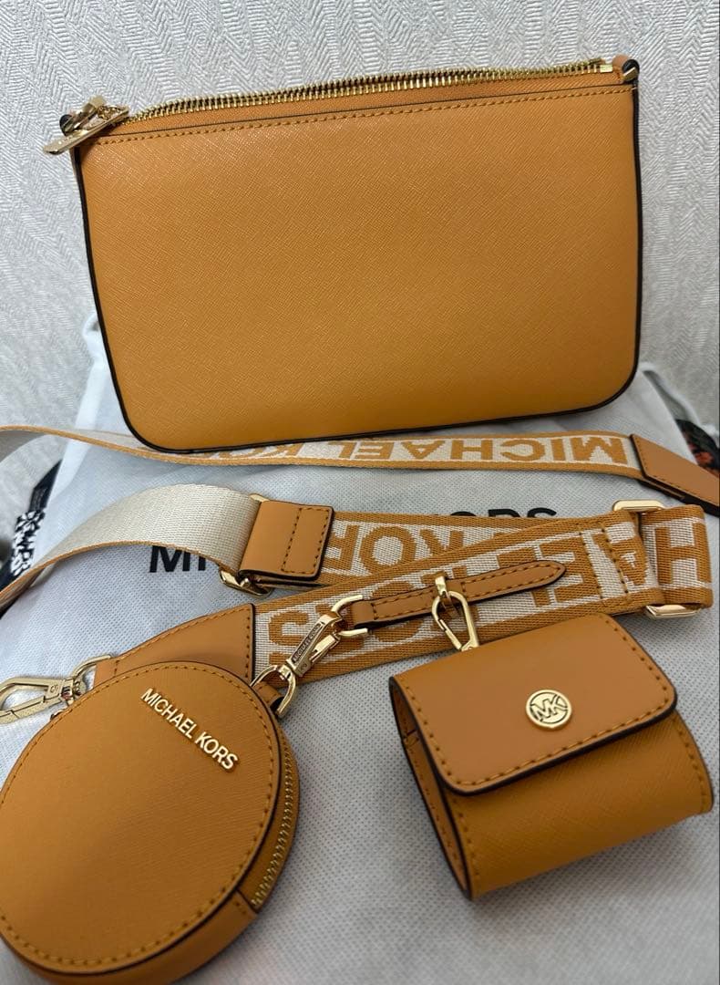 y*e様 新品未使用　マイケルコース　クロスボディ