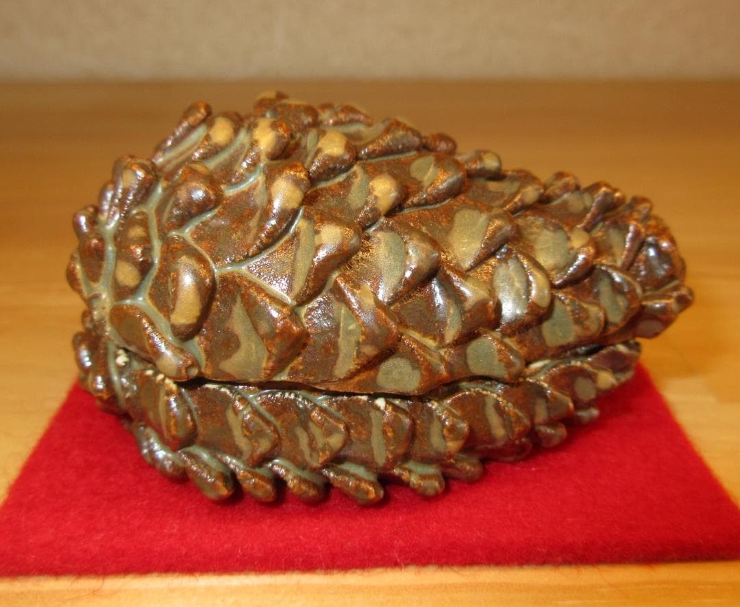 送料込【逢絢亭】茶道具 香合 美濃焼 松毬香合 柴田好寛 共箱入り 送料込【逢絢亭】茶道具 香合 美濃焼 松毬香合 柴田好寛 共箱入り