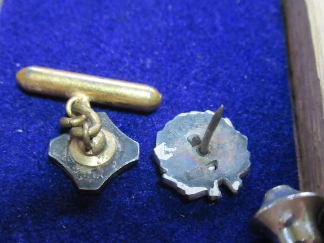 非売品1950年代◆『富士製鐵株式会社』純銀製 顕功績章略章と襟章2個 桐箱付