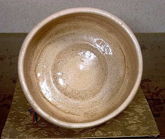 後楽園焼　田中坡石 作　梅花絵　堀江義子画　茶碗　共箱　無傷　保証。