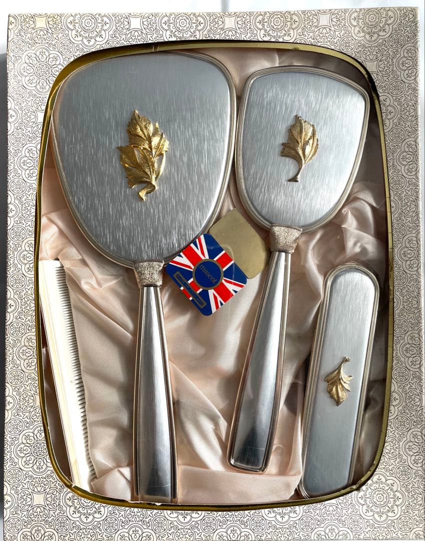 イギリス製 mascot 化粧台セット アンティーク 高級ミラー ブラシセット イギリス製 mascot 化粧台セット アンティーク 高級ミラー ブラシ