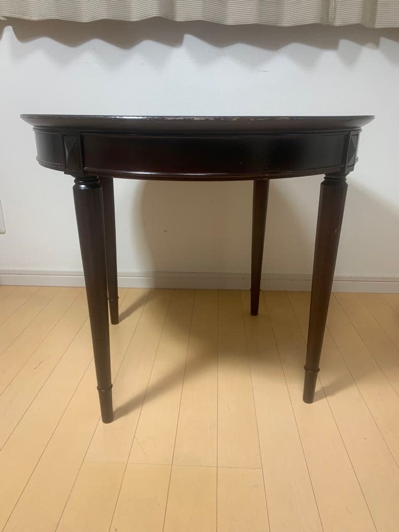 ラウンドテーブル　ダークブラウン 円形ダイニングテーブル　アンティーク