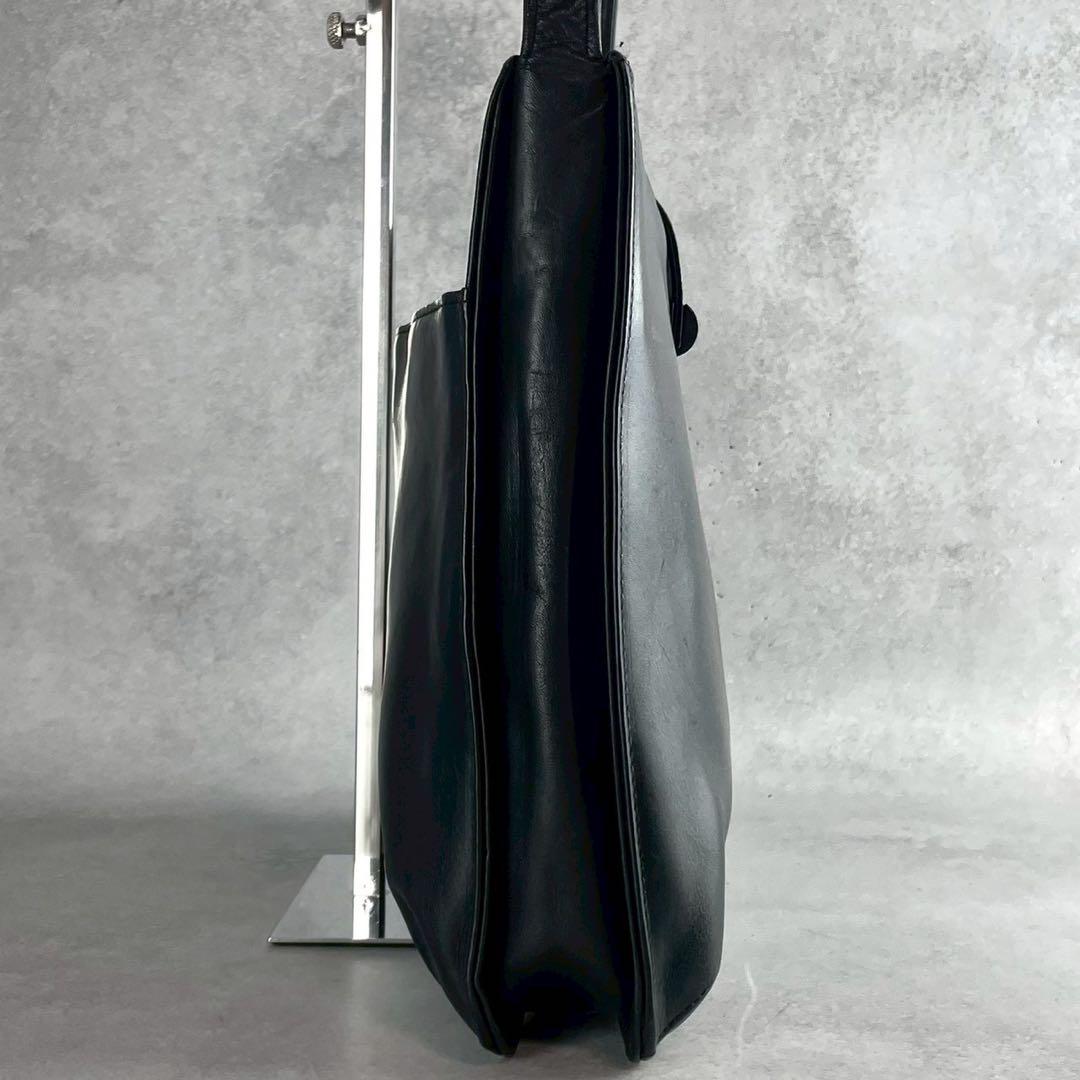 美品 ジバンシー ショルダーバッグ ロゴ金具 オールレザー フラップ ブラック