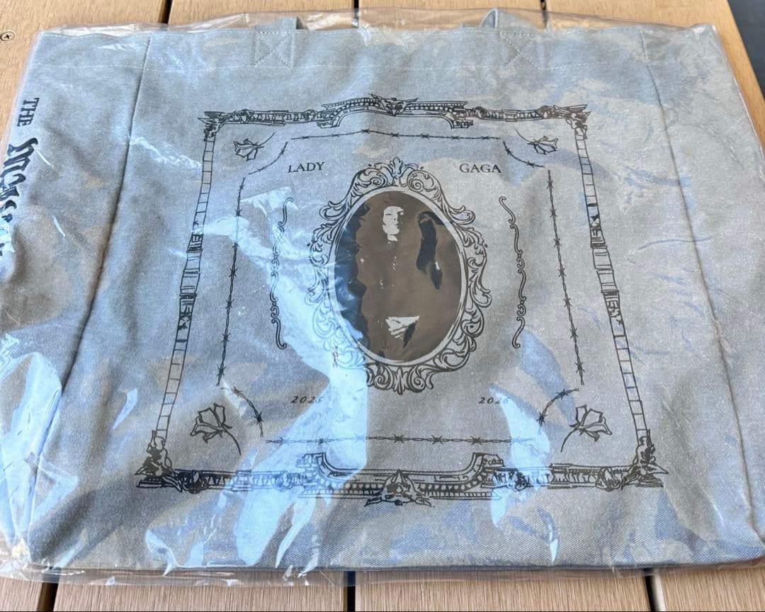 新品未開封 レディー・ガガ グレー トートバッグ - メルカリ