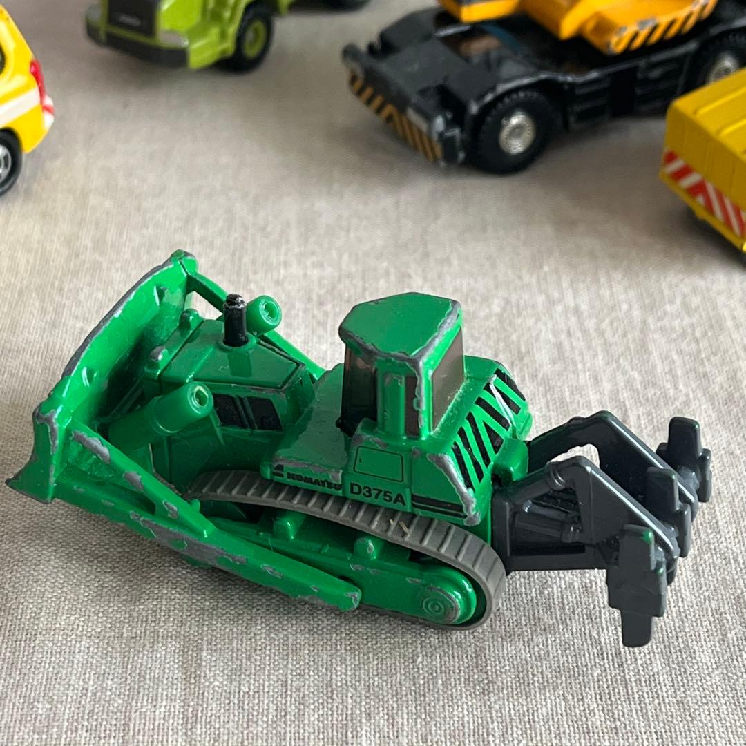 トミカ　働く車　6台セット　工事現場　道路整備　建設車両
