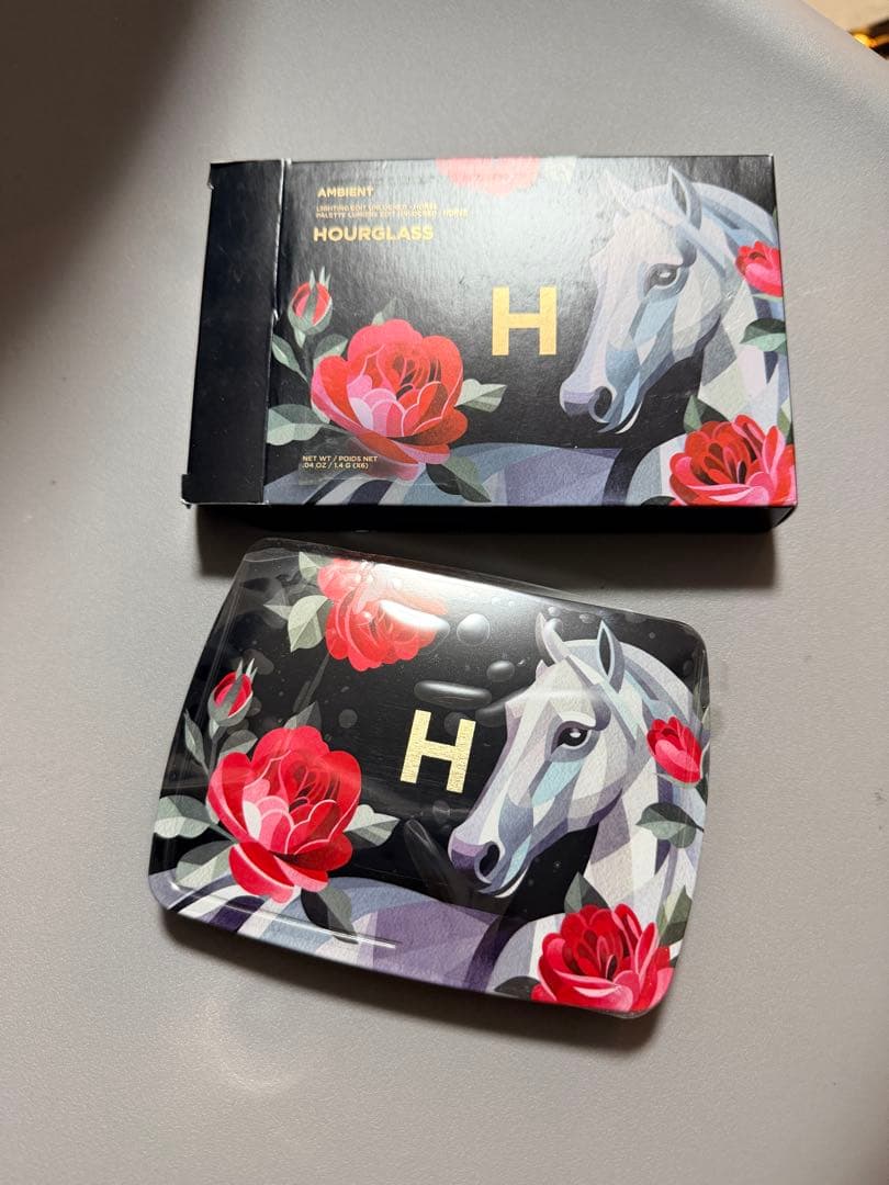 チーク Hourglass Ambient light palette horse