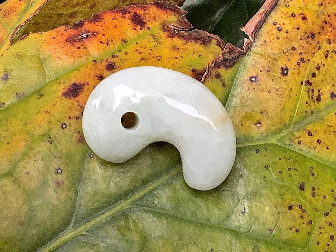 希少黄色味入り＊氷‼️ お守り*守護石に 一生物の本物糸魚川翡翠勾玉