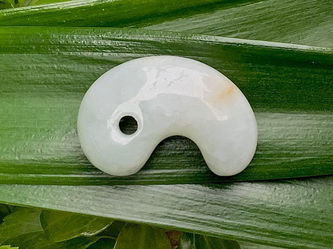 希少黄色味入り＊氷‼️ お守り*守護石に 一生物の本物糸魚川翡翠勾玉