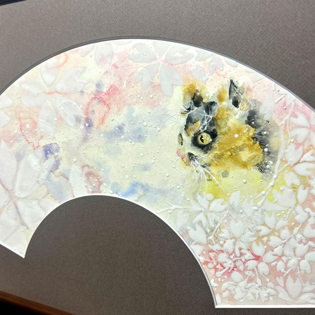 日本画「さくら　三毛　扇あつらえ」　幸福の三毛猫