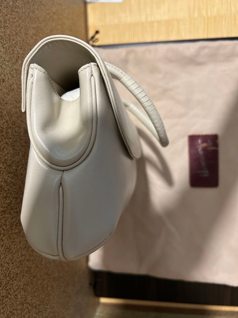 最終値引き　HAMANOのロイヤルフォーマルバッグ(白)