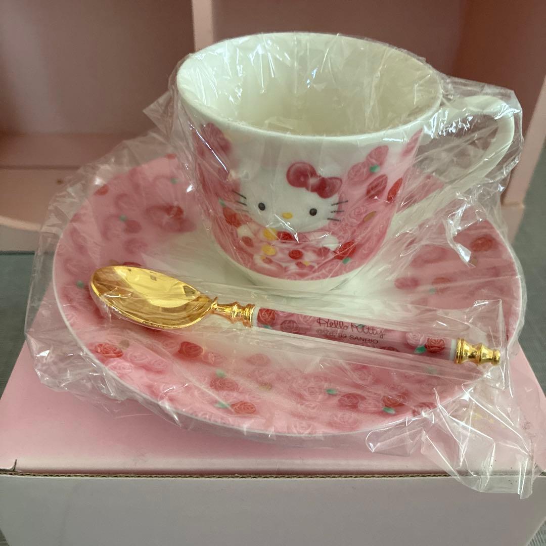 ハローキティ カップ&ソーサー6客セット収納棚付 バラ売り不可