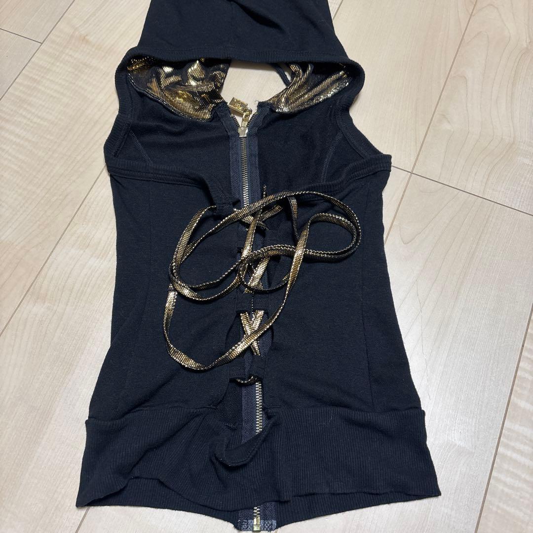 d.i.aの黒のスカル刺繍トップス