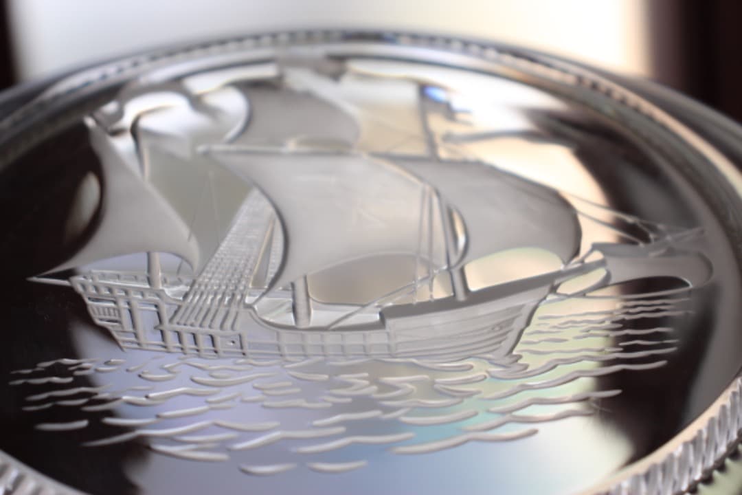 未使用 ラリック 帆船図 彫刻ガラスプレート 絵皿 - メルカリ
