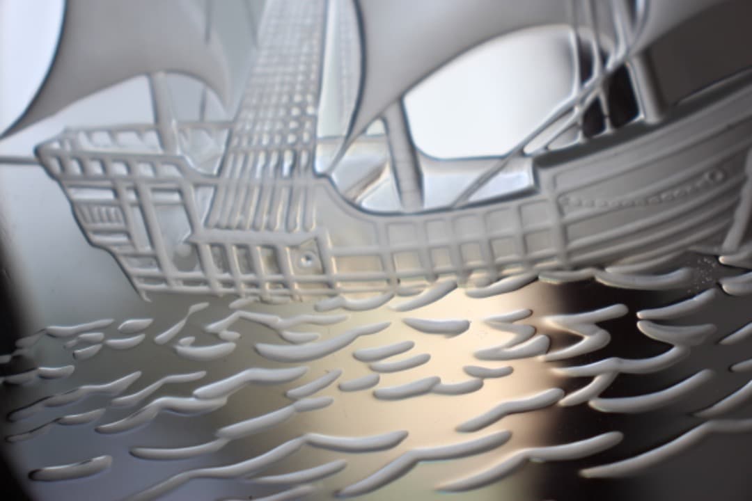 未使用 ラリック 帆船図 彫刻ガラスプレート 絵皿 - メルカリ