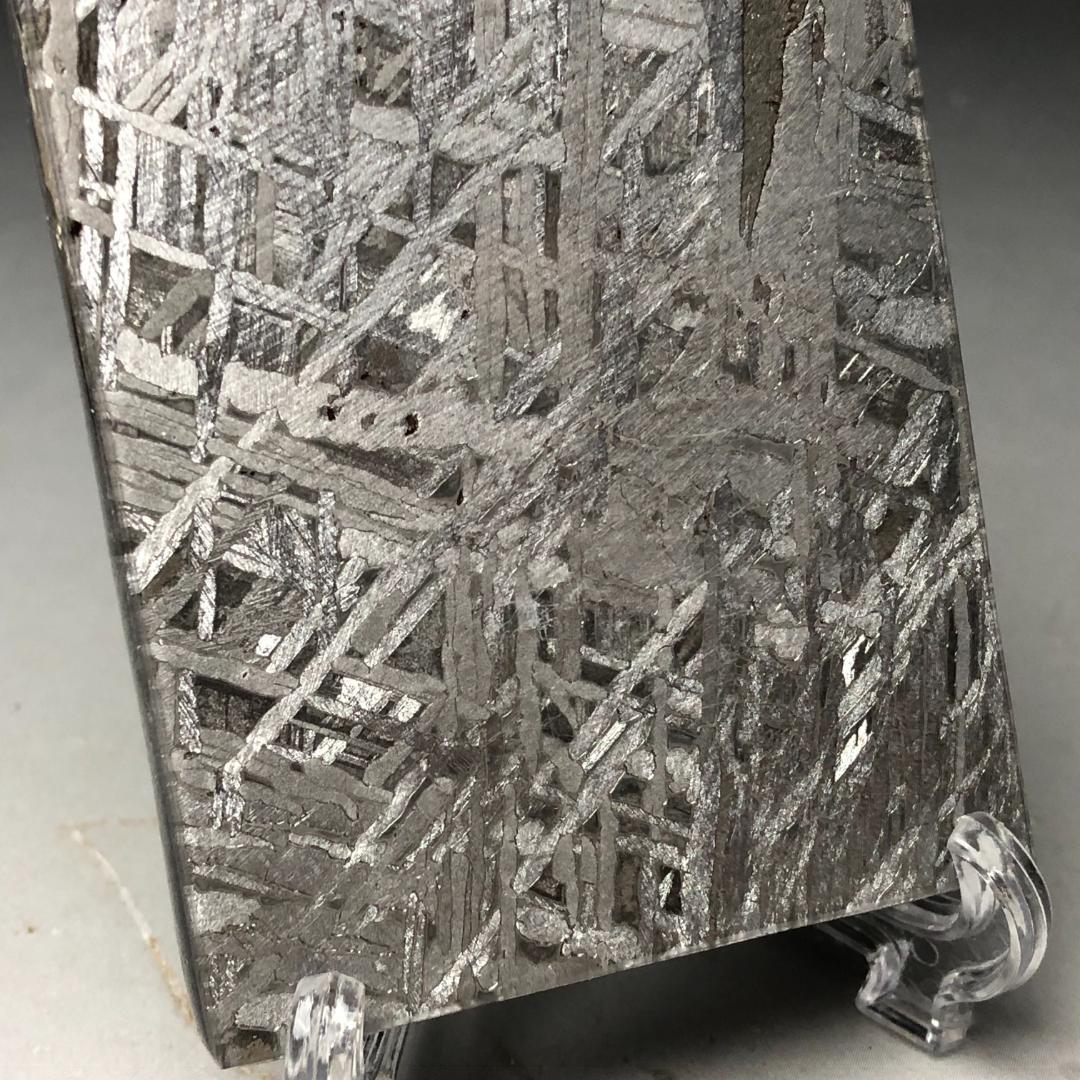 アルタイ隕石 鉄隕石 メテオライト鉄隕石 原石 美品 重さ約193g 美術