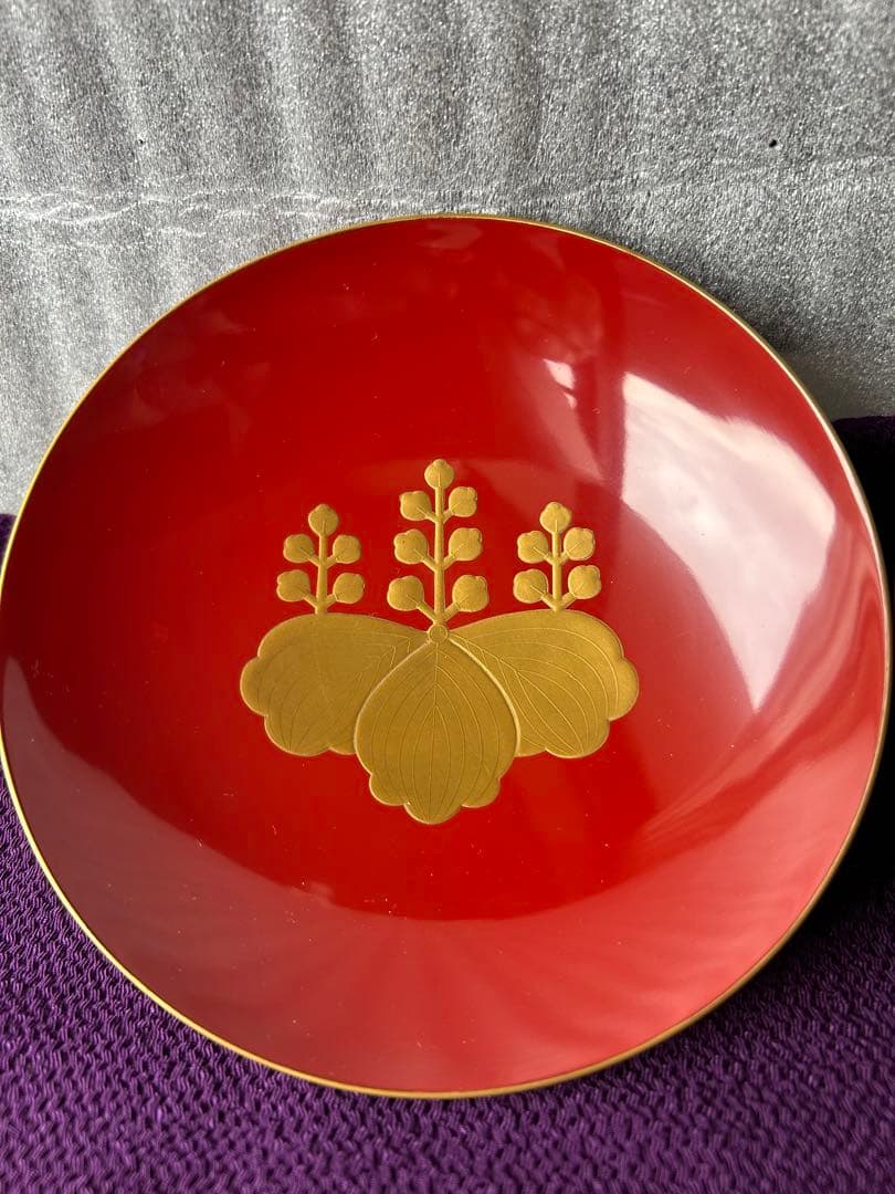 五.七桐紋蒔絵杯　朱盃漆器金蒔絵　宮内省御用品金銀木盃賞牌