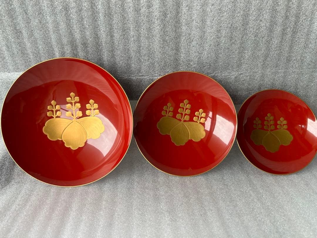 五.七桐紋蒔絵杯　朱盃漆器金蒔絵　宮内省御用品金銀木盃賞牌