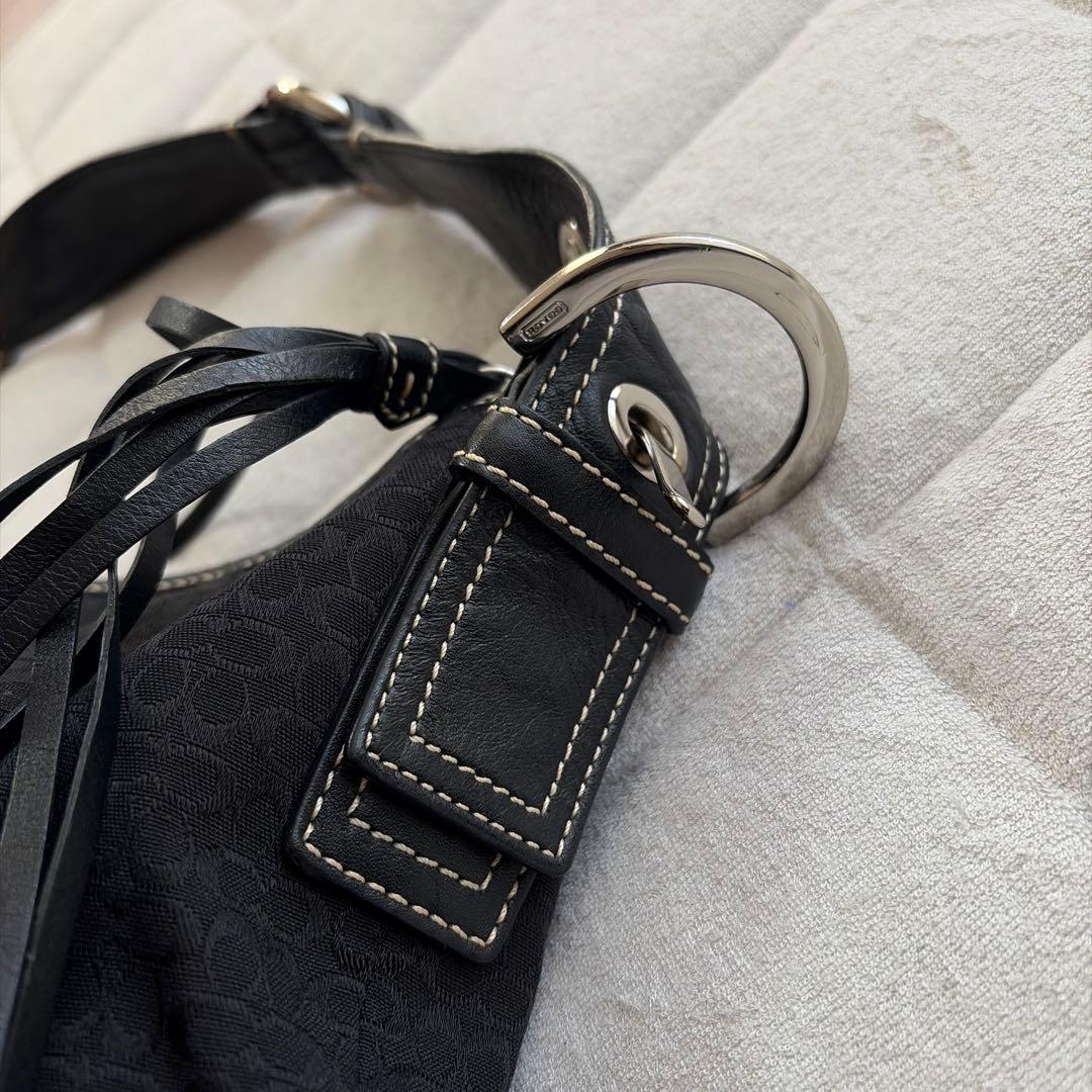 ✨美品✨コーチ　ハンドバッグ　肩かけ　ミニシグネチャー　ホーボー　ブラック