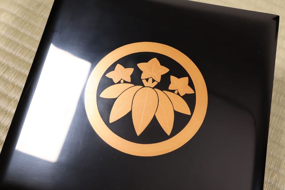 輪島塗 蒔絵家紋付 五段重 丸に笹竜胆 内朱塗 艶消 木製 重箱【MA744】