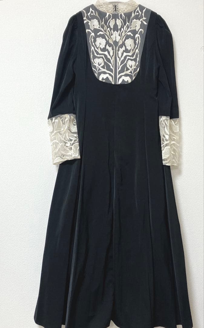 美品　人気　エトル　バック刺繍フレアドレス　パーティー　オケージョン　M