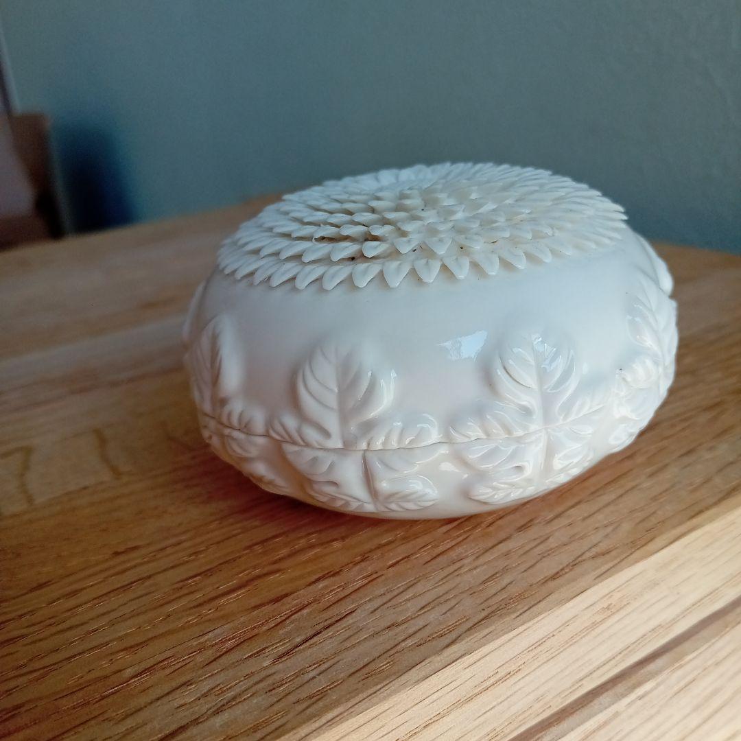 オンライン 平戸焼 十五代 中里茂右衛門 細密菊形 白磁香合 茶道具